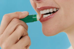 Proteggere le labbra dal freddo con rimedi naturali