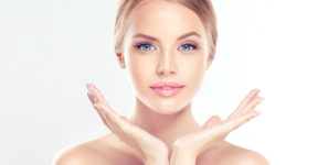 Proteggere la pelle del viso in estate