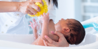 Come fare il bagno a un bambino passo dopo passo per ogni età?