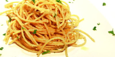 Spaghetti integrali tonno, limone e rucola, ricetta light e gustosa
