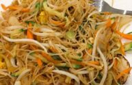 Spaghetti di riso con verdure, ricetta facile e leggera
