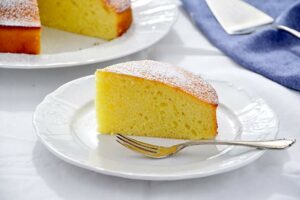 Torta allo yogurt, la ricetta semplice che accontenta tutti