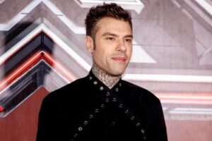 Fedez finisce su tutti i giornali per colpa di Fiorello, è tutto uno scherzo