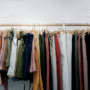Massimizza lo spazio nell’archiviazione dei vestiti: consigli per ottimizzare e conservare i tuoi capispalla