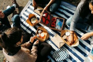 Pausa pranzo all’aperto: idee su come e cosa mangiare fuori casa
