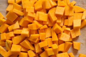 Cubetti di zucca al forno, ricetta facile per un secondo tipicamente autunnale