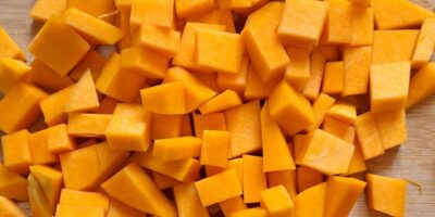 Cubetti di zucca al forno, ricetta facile per un secondo tipicamente autunnale