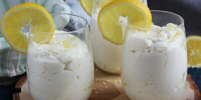 Mousse al limone, il dolce estivo che non deve mancare nei giorni più caldi